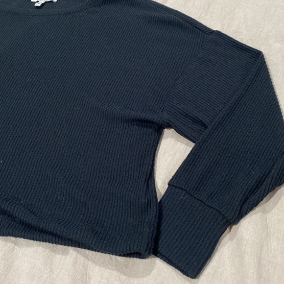 Black cropped top. Drawstring at bottom - Picture 3 of 3